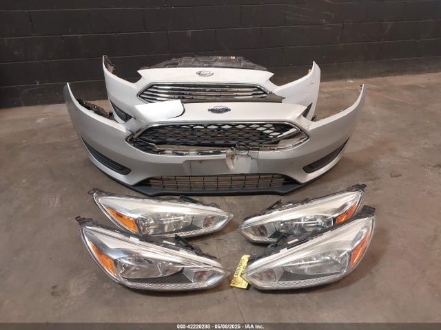1FADP3K24JL254572 Ford FOCUS SE