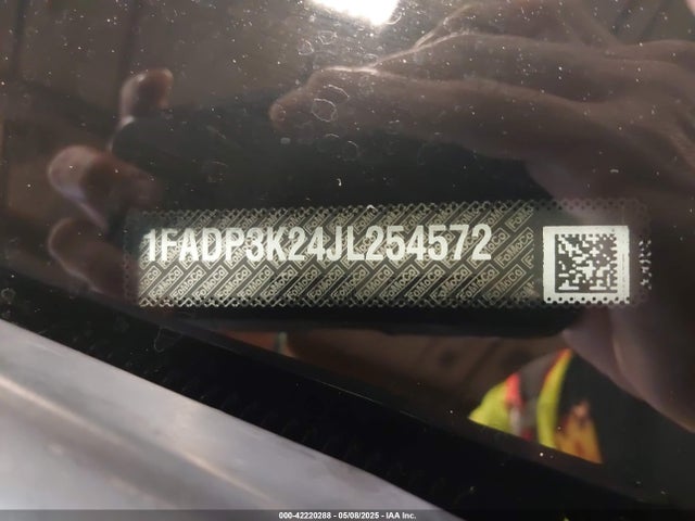 1FADP3K24JL254572 Ford FOCUS SE
