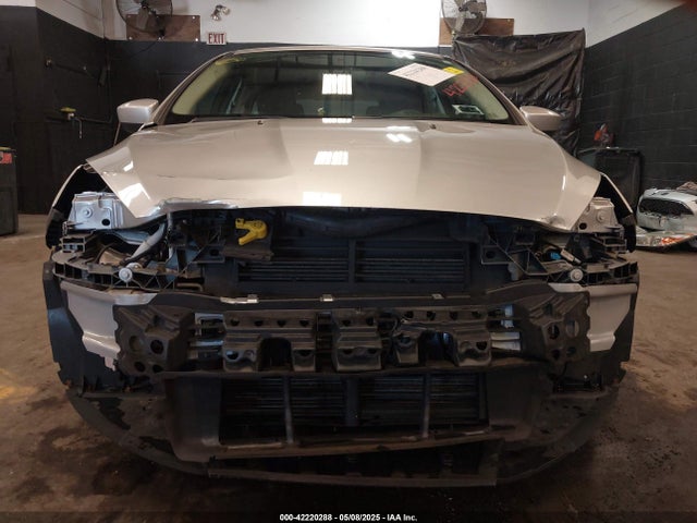 1FADP3K24JL254572 Ford FOCUS SE