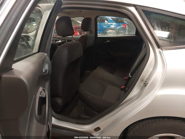 1FADP3K24JL254572 Ford FOCUS SE