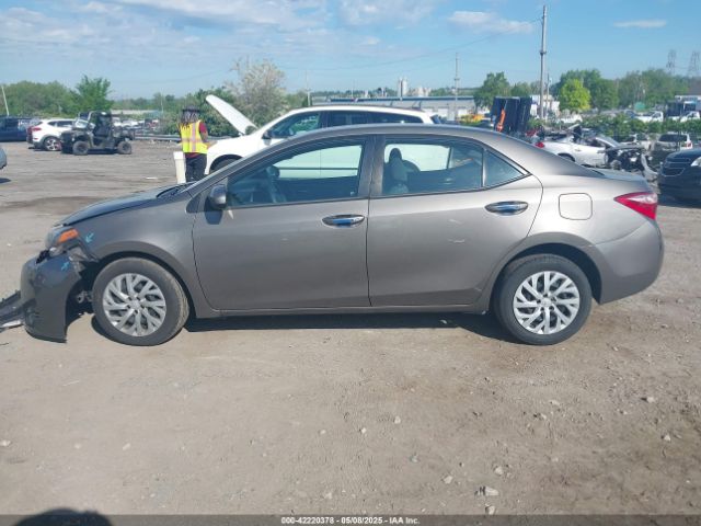 2T1BURHE9JC971913 Toyota COROLLA LE
