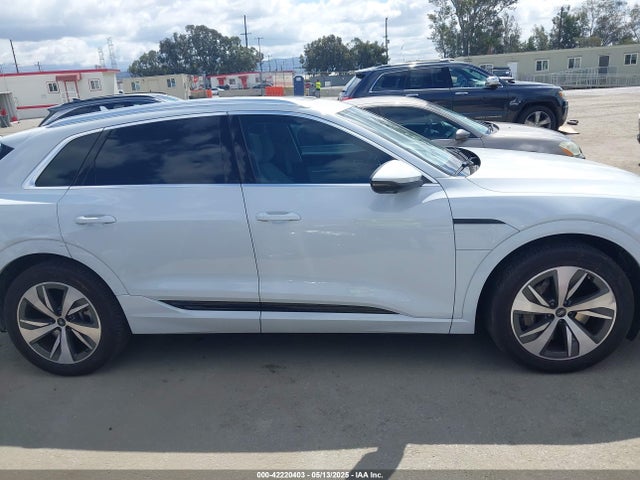 WA15AAGE8RB007266 Audi Q8