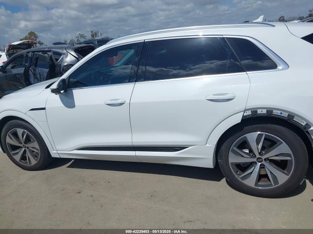 WA15AAGE8RB007266 Audi Q8