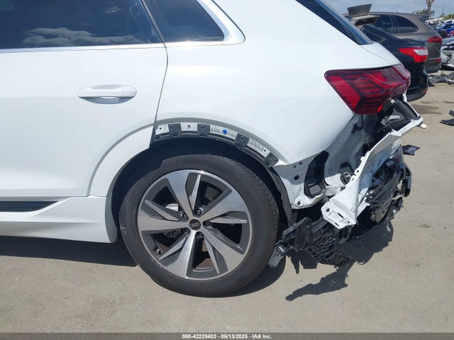 WA15AAGE8RB007266 Audi Q8