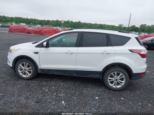 1FMCU0GDXHUB23895 Ford ESCAPE SE
