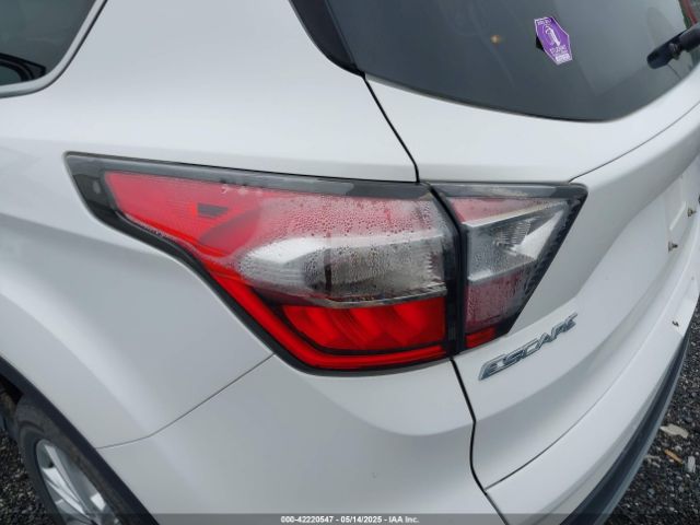 1FMCU0GDXHUB23895 Ford ESCAPE SE