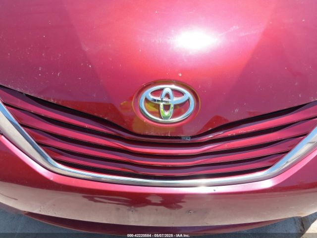 5TDKZ3DC5HS898933 Toyota Sienna Le 8 Passenger