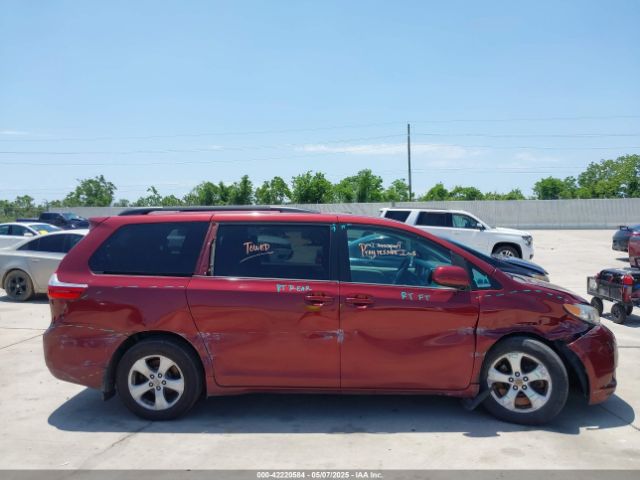 5TDKZ3DC5HS898933 Toyota Sienna Le 8 Passenger
