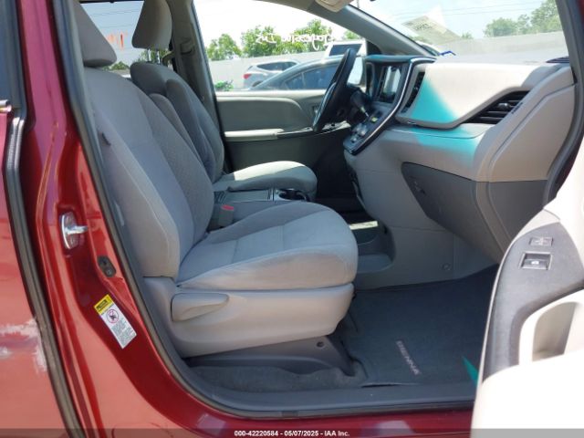 5TDKZ3DC5HS898933 Toyota Sienna Le 8 Passenger
