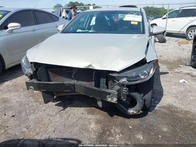 KMHD74LF4HU421563 Hyundai ELANTRA SE