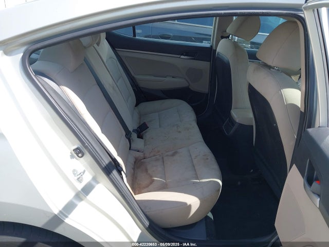 KMHD74LF4HU421563 Hyundai ELANTRA SE