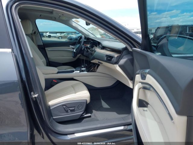 2019 AUDI E-TRON WA1LABGE6KB012565 Photo 4
