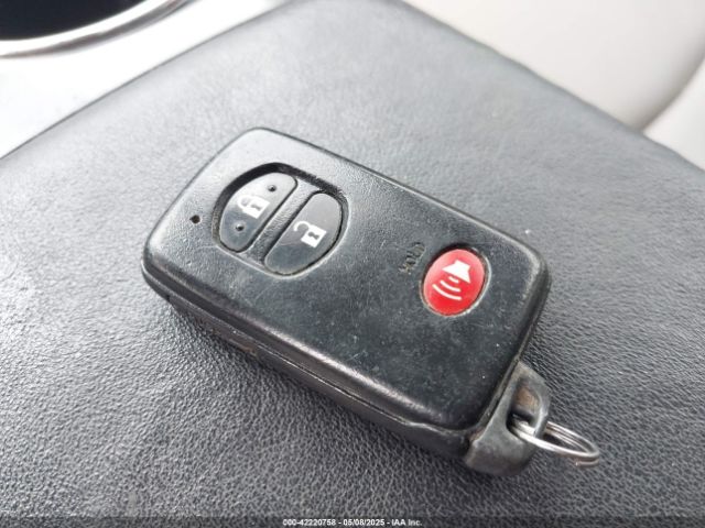 JTDZN3EU7FJ026295 Toyota Prius V Five
