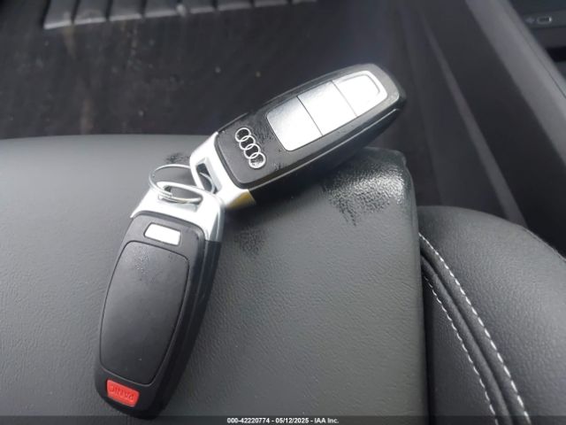 WA12UBFZ8SP001531 Audi q4