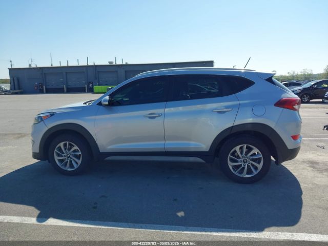 KM8J3CA45HU390527 Hyundai TUCSON SE