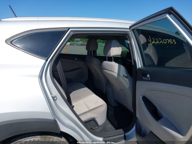 KM8J3CA45HU390527 Hyundai TUCSON SE