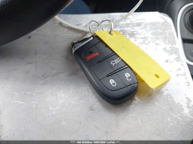 1C3CCCAB9GN158926 Chrysler 2016
