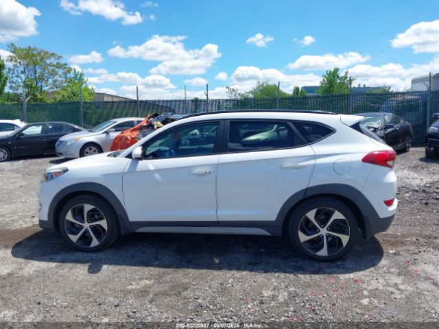 KM8J3CA20HU570075 Hyundai Tucson Value