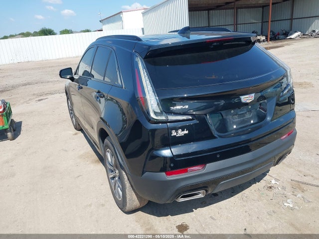 2019 CADILLAC XT4 1GYFZER46KF125100 Photo 2