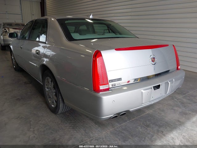 2011 CADILLAC DTS 1G6KD5E66BU119869 Photo 2