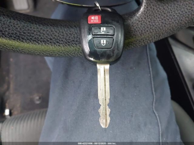 JTMZFREV1JJ734124 Toyota RAV4 LE