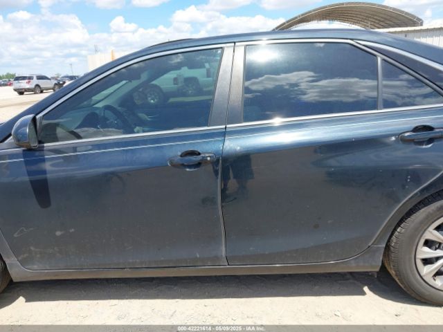 4T1BF1FK1HU268111 Toyota CAMRY LE