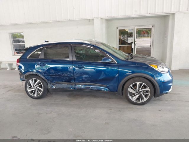 KNDCB3LC6J5207642 KIA NIRO LX