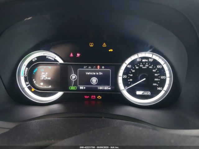 KNDCB3LC6J5207642 KIA NIRO LX