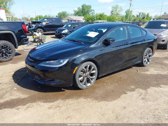 Chrysler 200 S 2015 1C3CCCBBXFN682180 Image 2