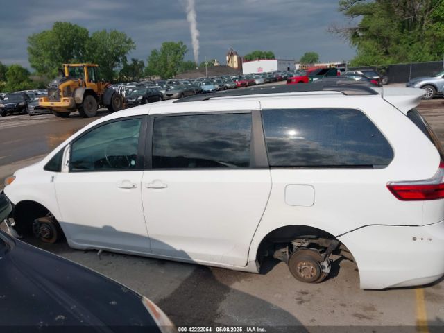 5TDKZ3DC0HS825095 Toyota Sienna Le 8 Passenger
