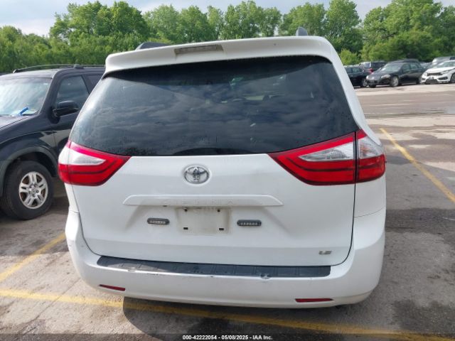 5TDKZ3DC0HS825095 Toyota Sienna Le 8 Passenger