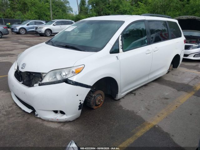5TDKZ3DC0HS825095 Toyota Sienna Le 8 Passenger