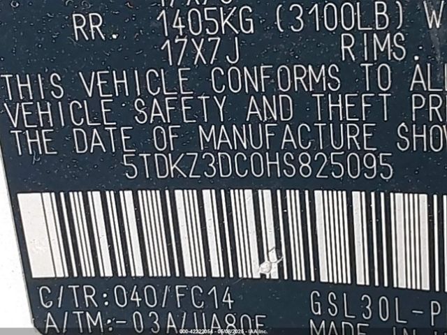 5TDKZ3DC0HS825095 Toyota Sienna Le 8 Passenger