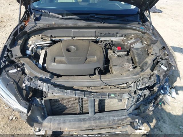 2018 VOLVO XC60 YV4102RLXJ1025932 Photo 9