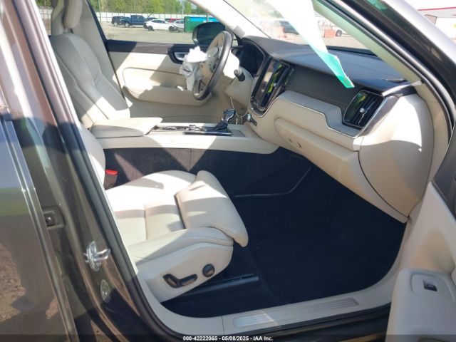 2018 VOLVO XC60 YV4102RLXJ1025932 Photo 4