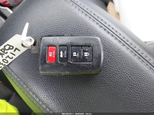 2T1BURHE5JC026134 Toyota COROLLA SE