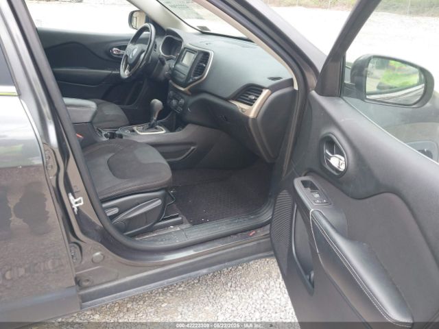 2017 JEEP CHEROKEE 1C4PJLCB2HW566065 Photo 4