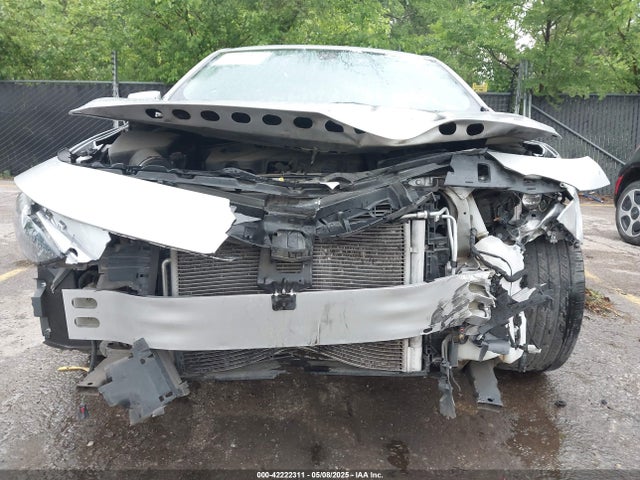 1G1ZD5STXNF129666 Chevrolet Malibu Fwd Lt