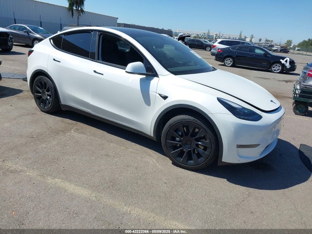 2023 TESLA MODEL Y 7SAYGAEE0PF948826 Photo 0