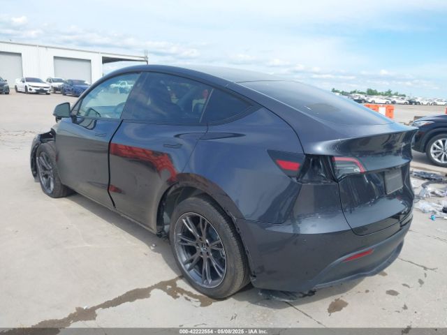 2025 TESLA MODEL Y 7SAYGDEDXSA355554 Photo 2