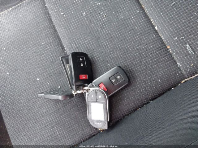 2T3RFREV8HW692272 Toyota Rav4 Xle