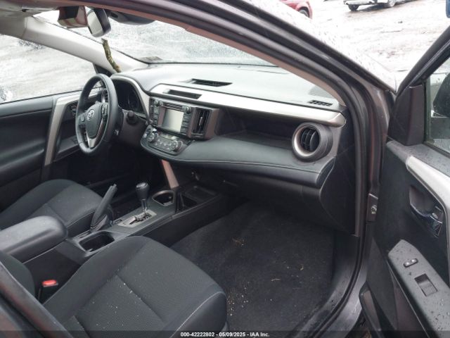 2T3RFREV8HW692272 Toyota Rav4 Xle