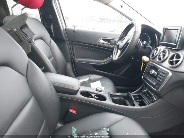WDCTG4EB1FJ128030 Mercedes-Benz GLA 250