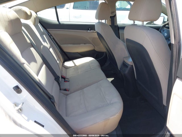 5NPD84LF0JH275597 Hyundai ELANTRA SEL