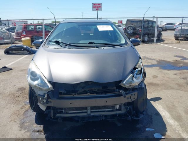 JTDKDTB39F1088569 Toyota Prius C Two