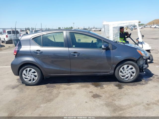 JTDKDTB39F1088569 Toyota Prius C Two