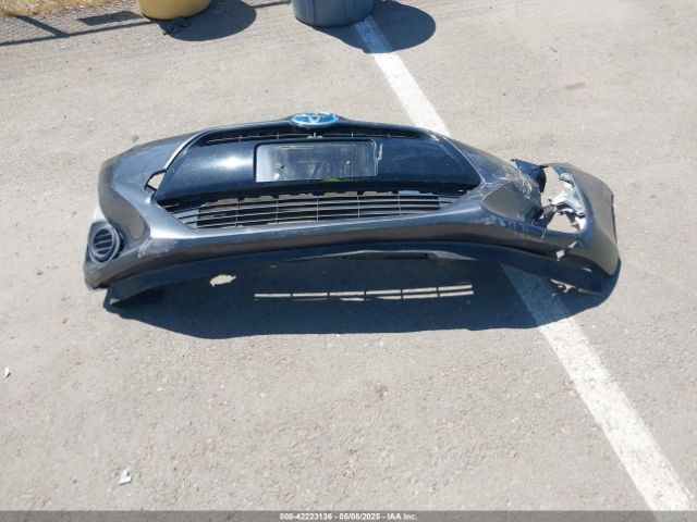 JTDKDTB39F1088569 Toyota Prius C Two