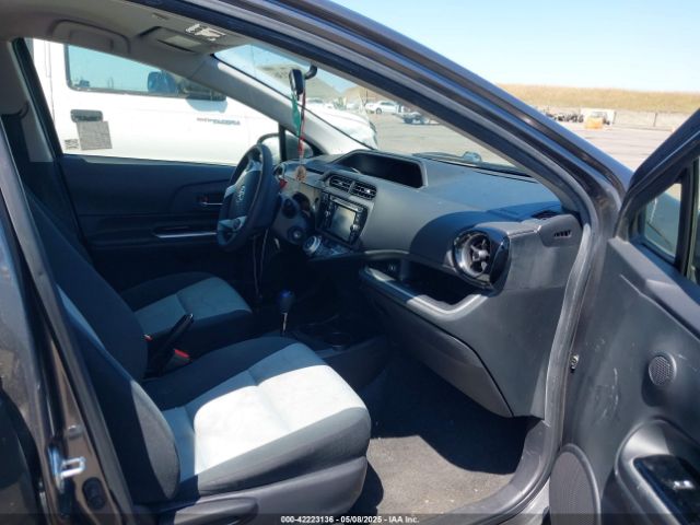 JTDKDTB39F1088569 Toyota Prius C Two