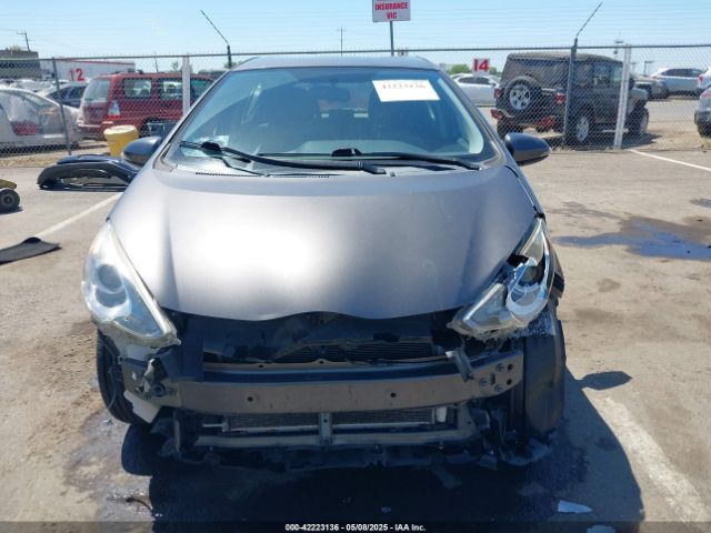 JTDKDTB39F1088569 Toyota Prius C Two