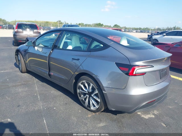 2025 TESLA MODEL 3 5YJ3E1EA1SF993826 Photo 2